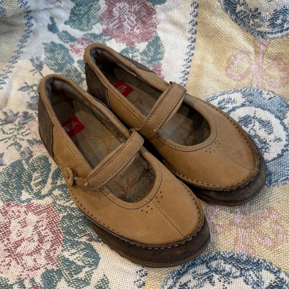 The North Face Sydney Womens Size 7 Beige/Taupe Suede Mary Jane Cushioned Shoes